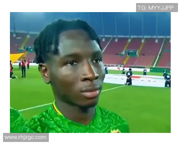 足球明星场上搞笑瞬间合集让你捧腹大笑的精彩时刻回顾