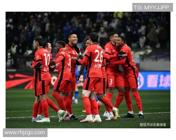 足球明星加盟新队伍引发热议球迷期待新赛季精彩表现 足球明星加盟新队伍引发热议球迷期待新赛季精彩表现